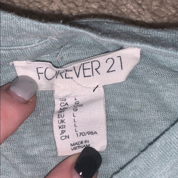 A blue t-shirt - Picture 2 of 2